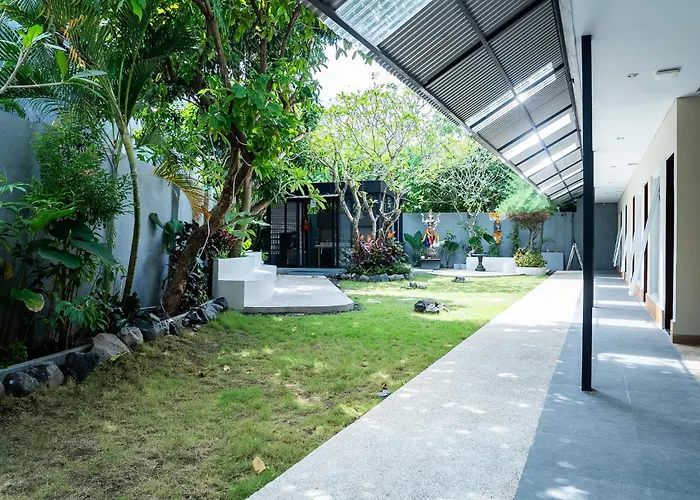 Grand Kesambi And Bali Dalung (Bali)